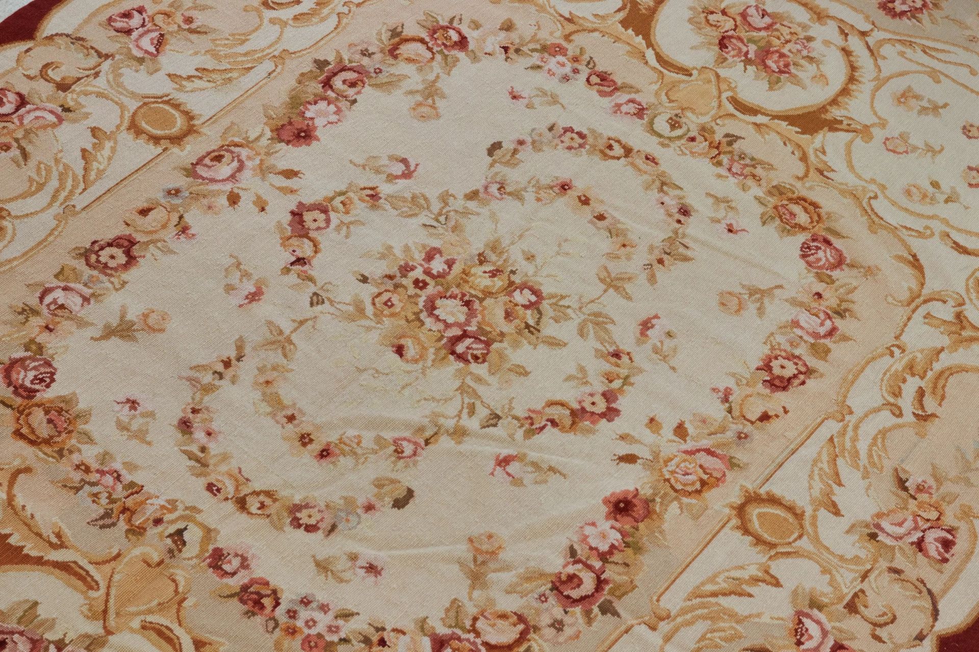 19th century French carpet in Aubusson style. - Bild 3 aus 8