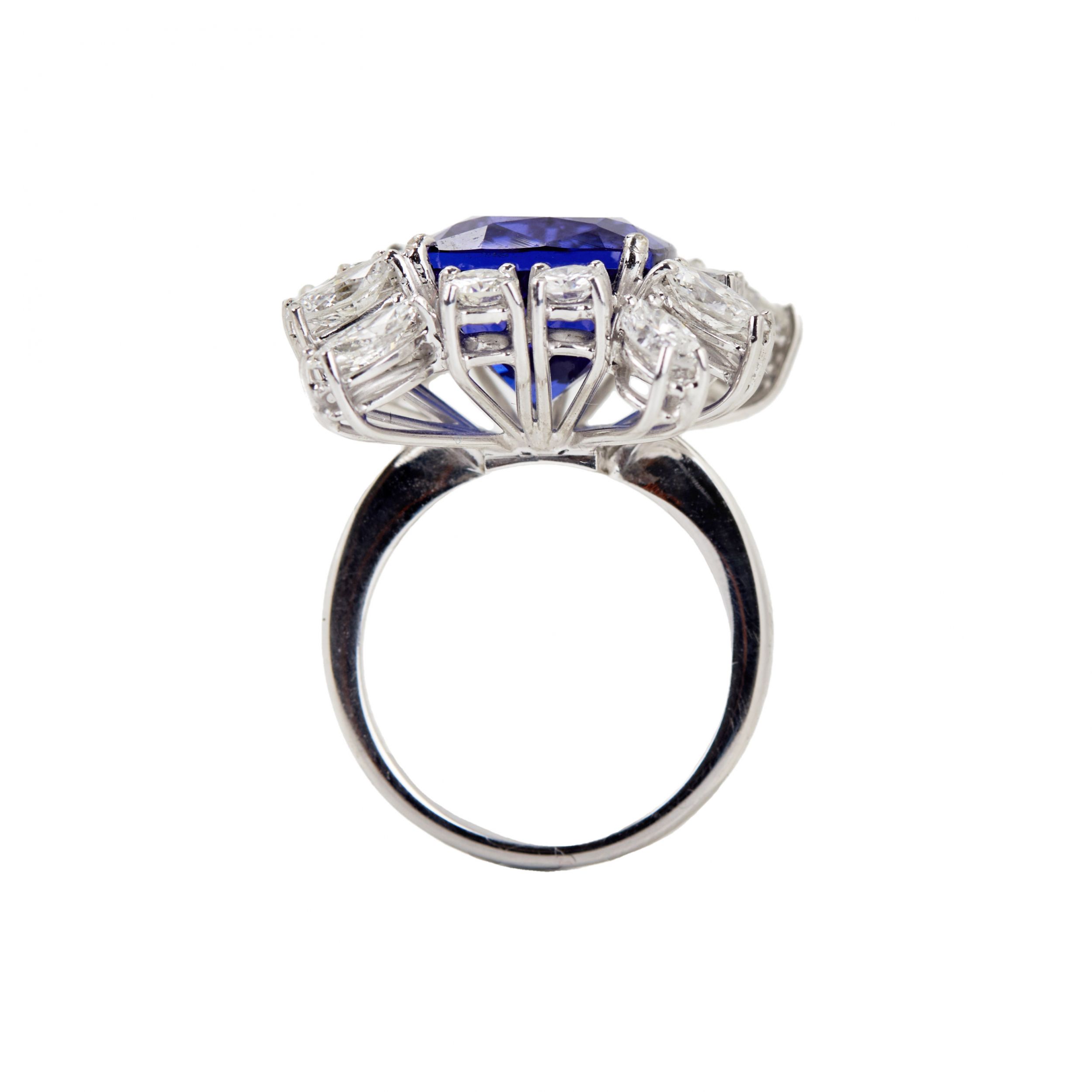 Gold ring with tanzanite and diamonds. - Image 5 of 8