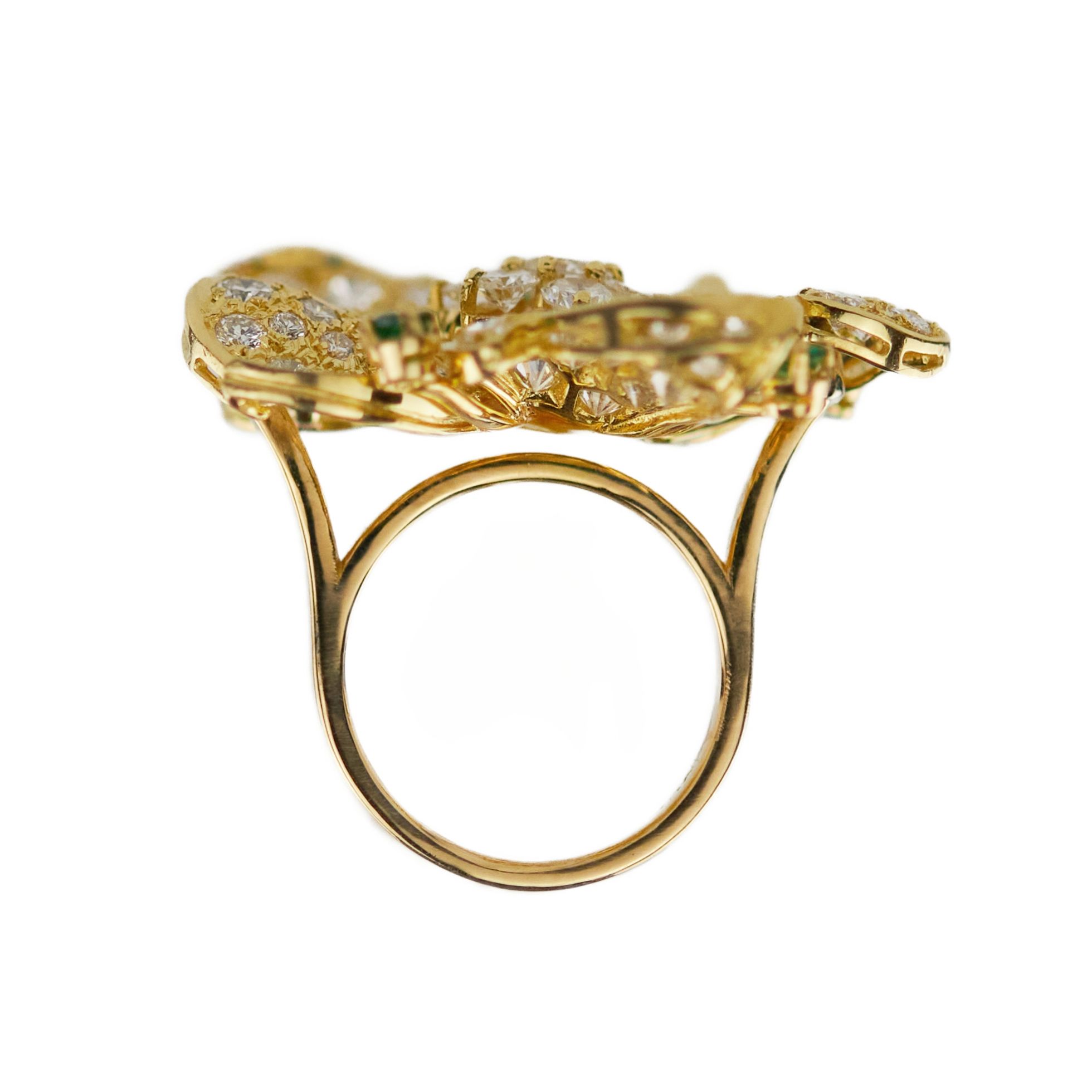 Gold 18K ring with seventy-seven diamonds and five emeralds. - Image 5 of 8