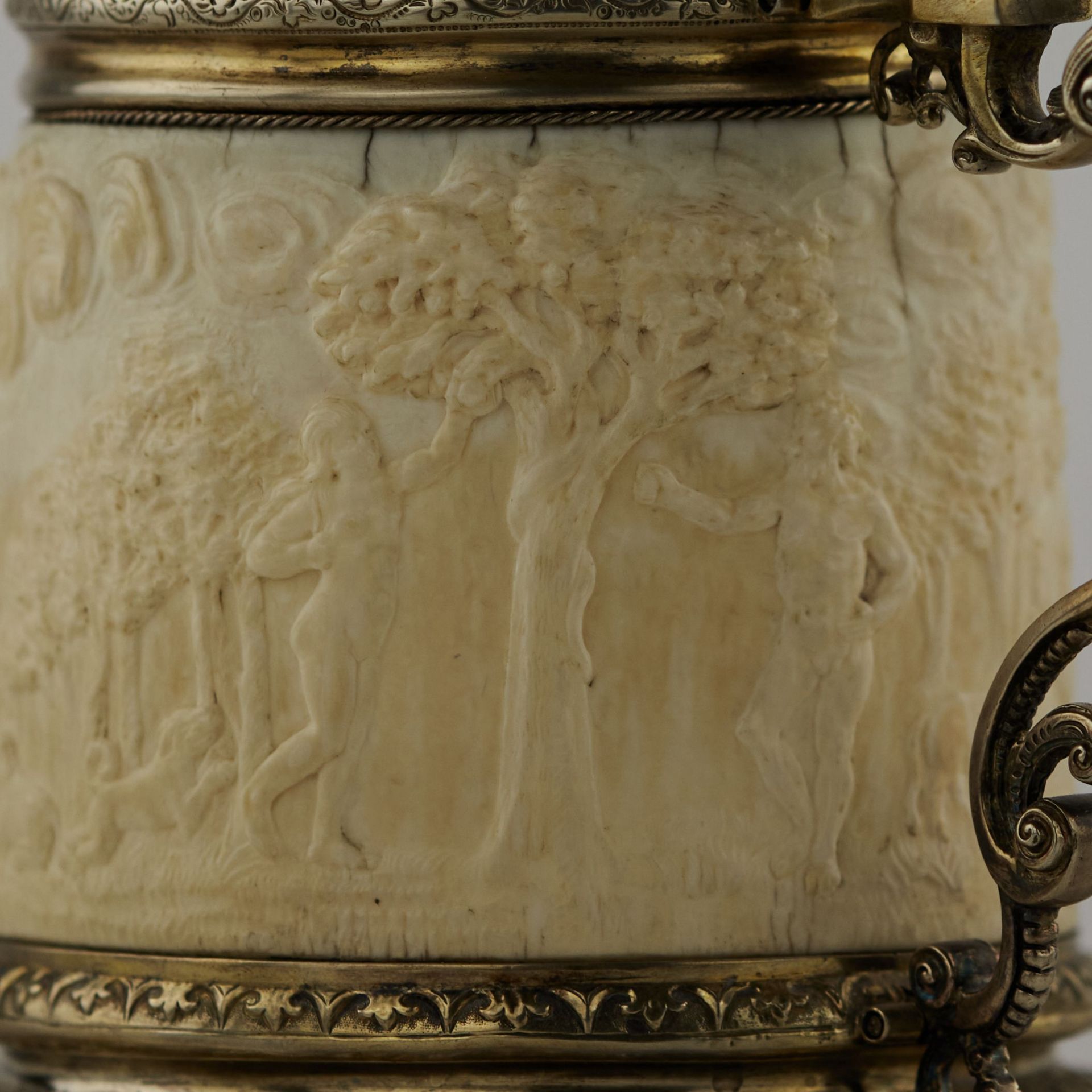 Silver beer goblet with Atlas on the lid and religious scenes on ivory. Lubeck. 17th century. - Bild 11 aus 14