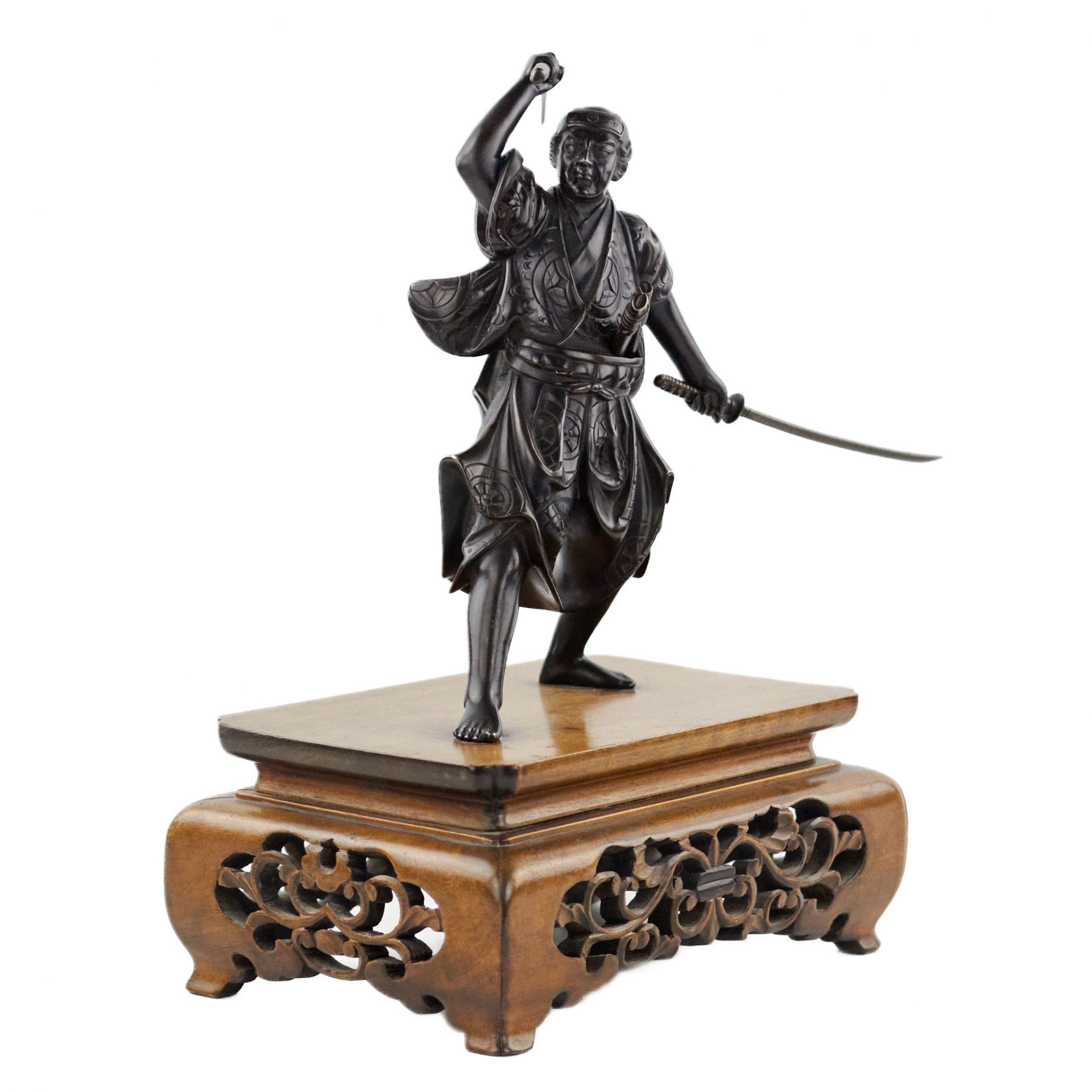 Japanese bronze sculpture of a samurai warrior. Japan. Meiji. The turn of the 19th-20th century. - Bild 6 aus 6