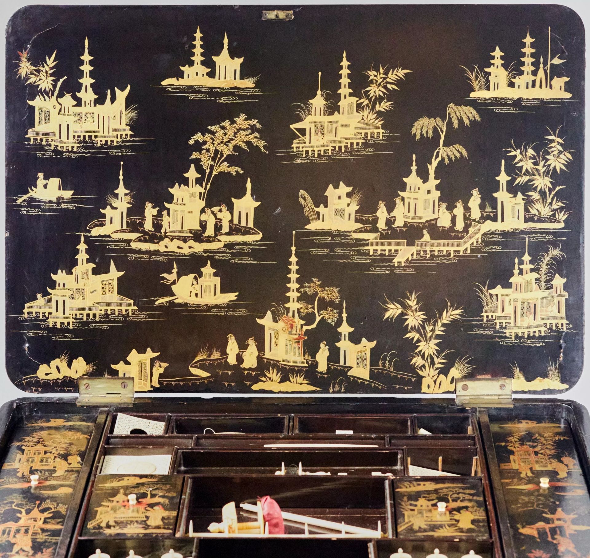 Needlework table made of black and gold Beijing lacquer. 19th century. - Image 11 of 11