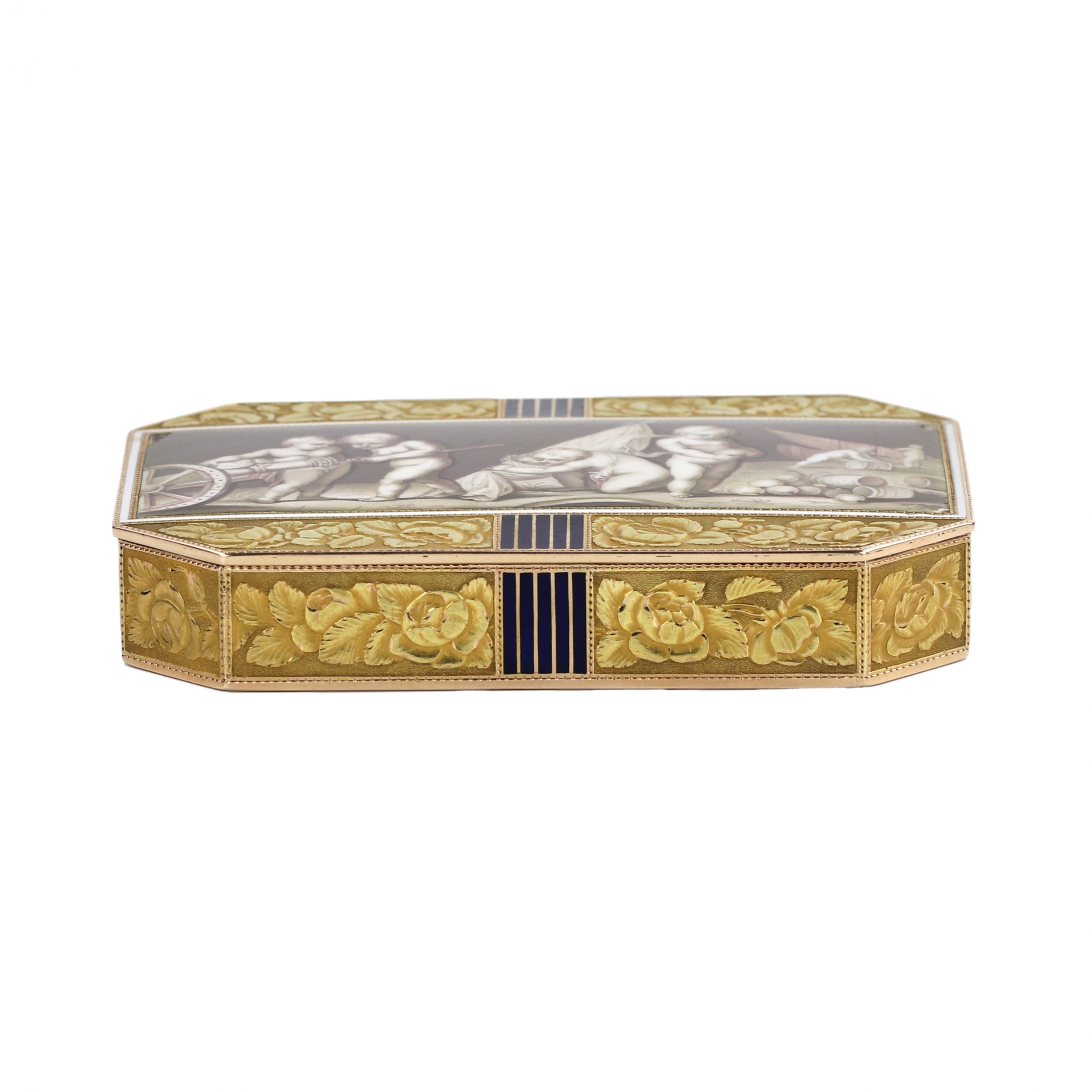 Golden, French snuffbox with enamel grisaille, Empire period. - Image 2 of 9