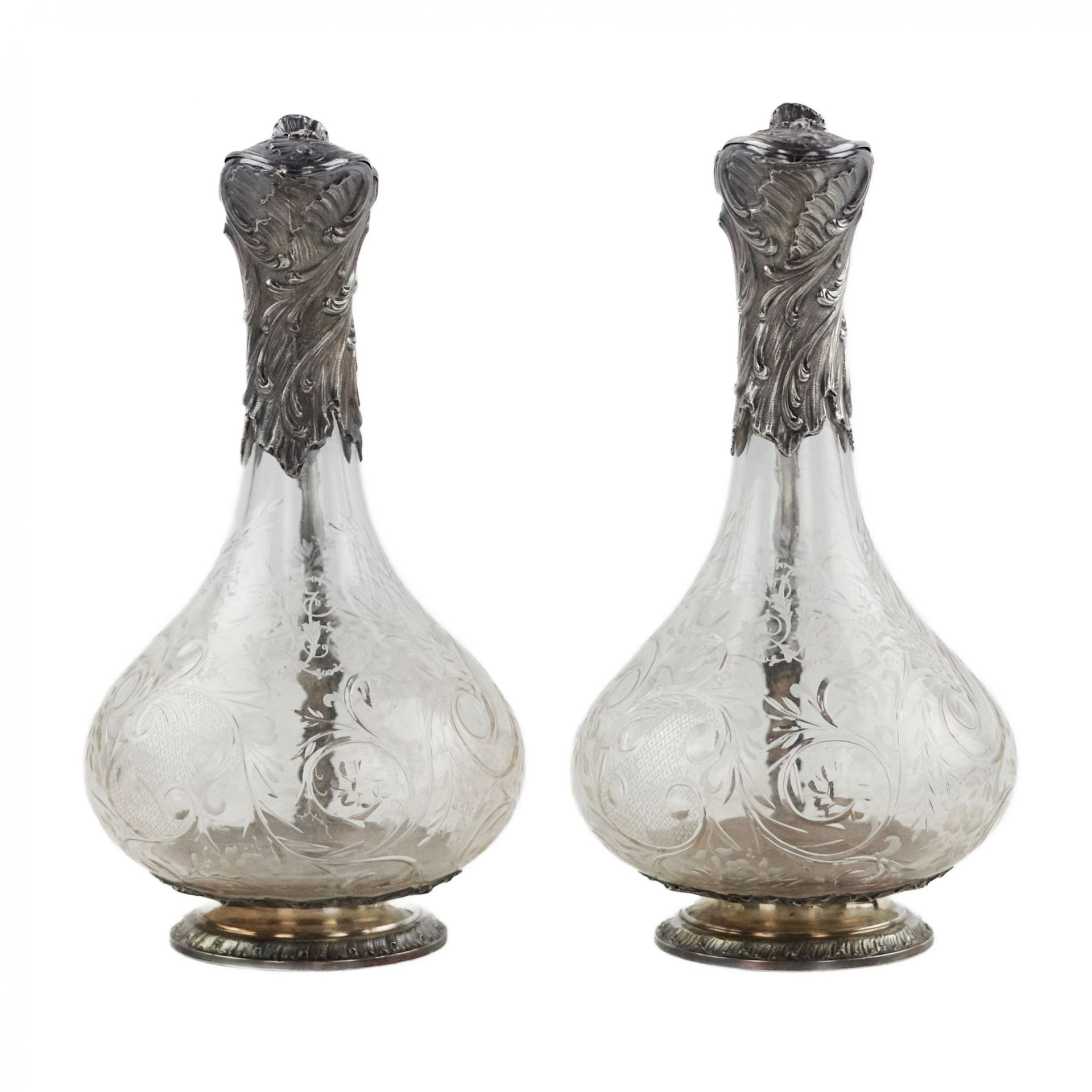 Pair of wine glass jugs in silver, Louis XV style, turn of the 19th-20th centuries. - Bild 2 aus 8