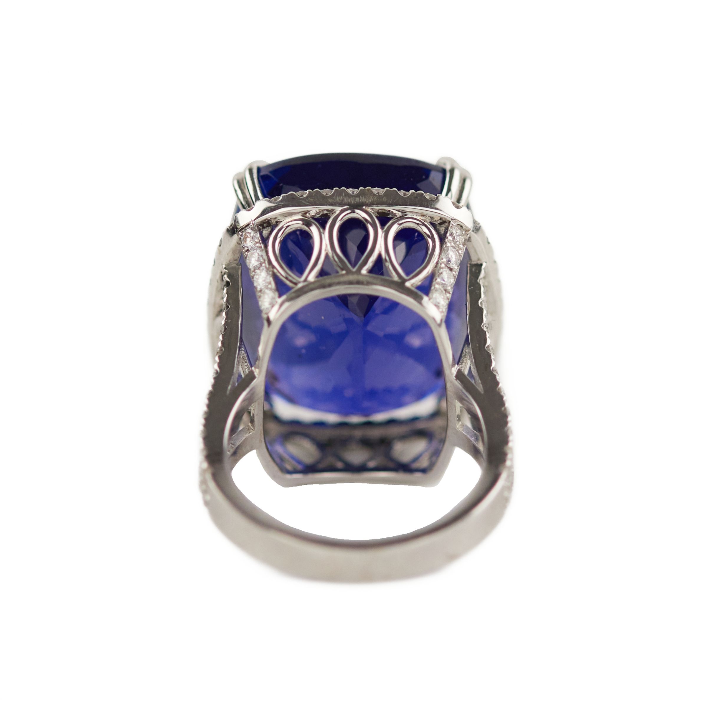 Gold ring with tanzanite and diamonds. - Image 4 of 5
