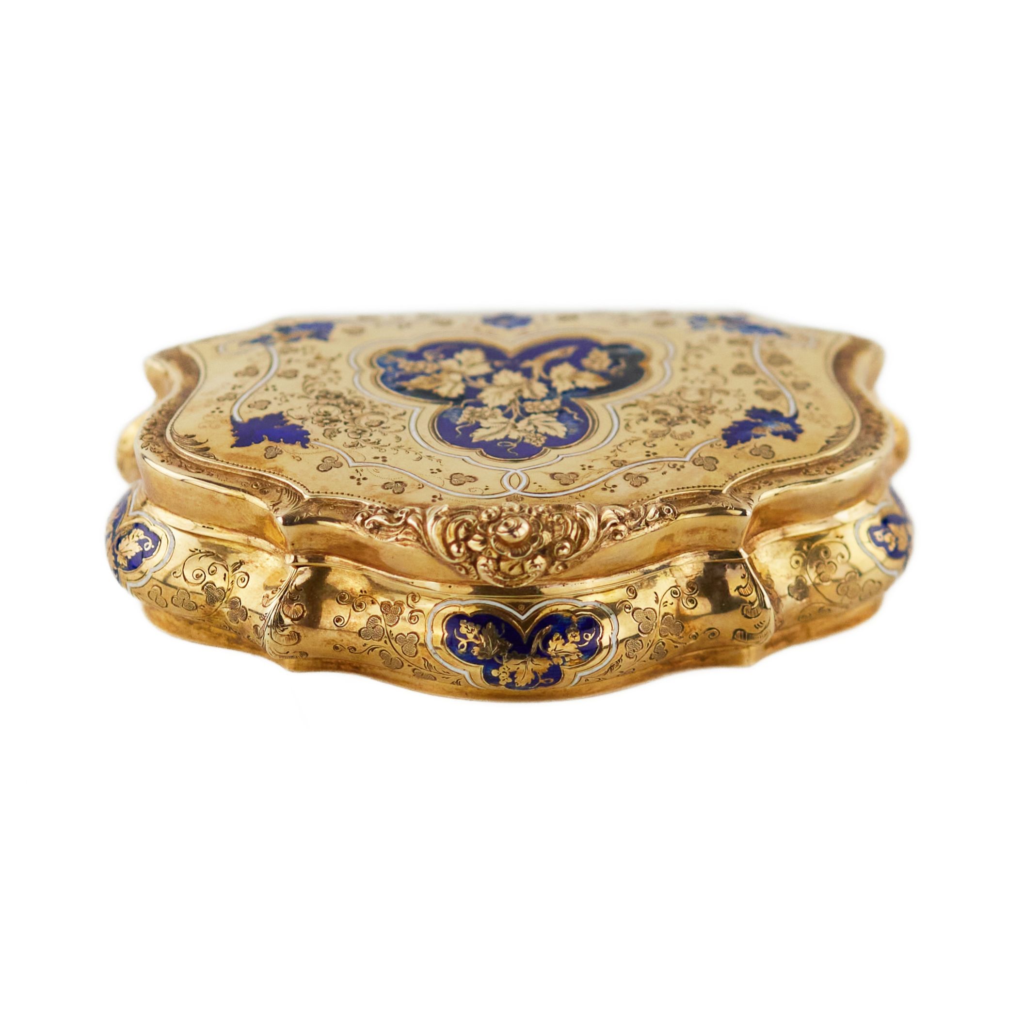 Gold snuff box with engraved ornament and blue enamel. 20th century. - Bild 2 aus 10