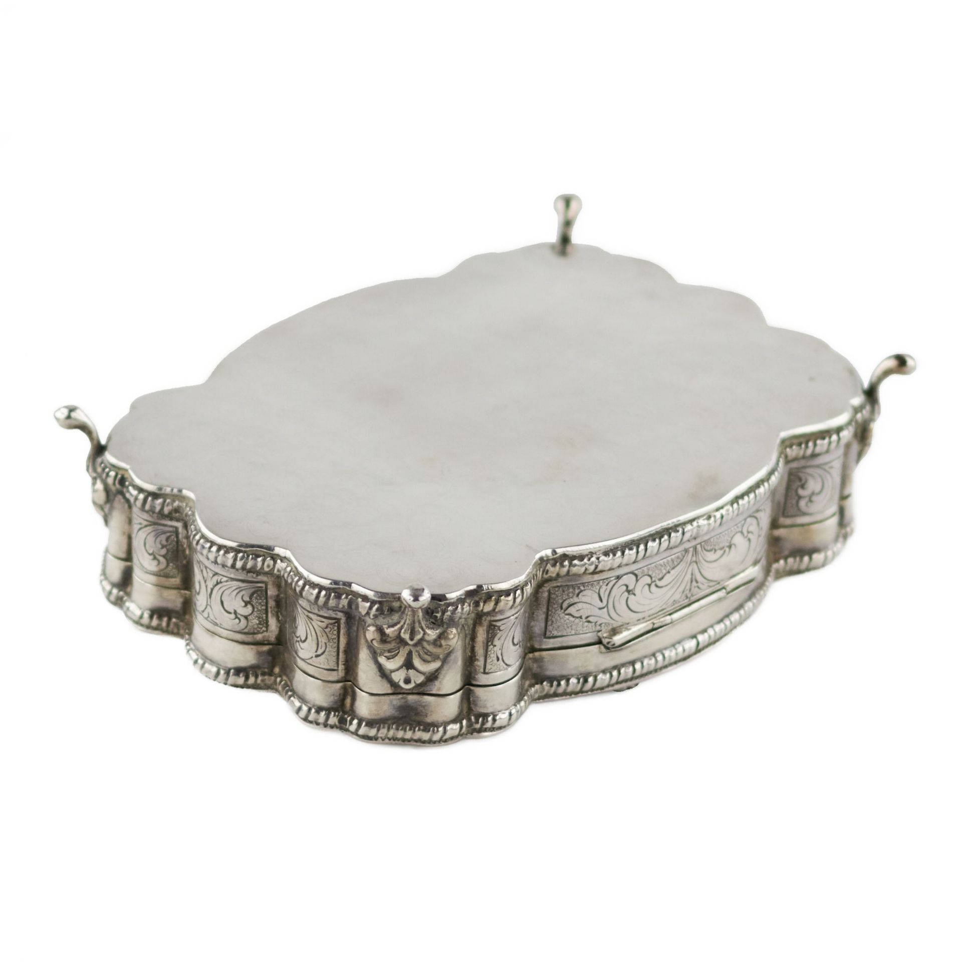 Italian, silver jewelry box of baroque shape. 20th century. - Bild 10 aus 11