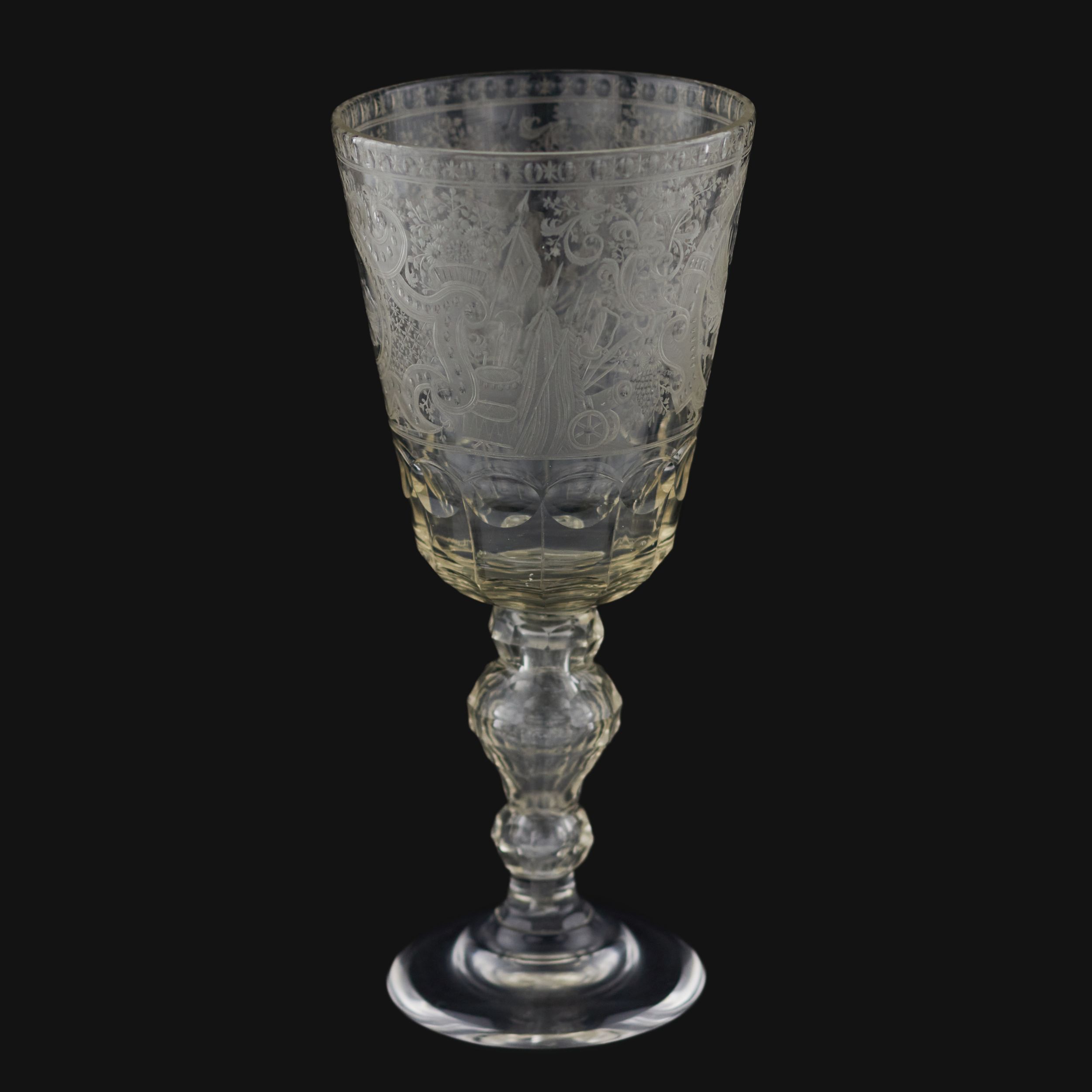 A glass tray goblet with a monogram and a portrait of Elizaveta Petrovna. Russia.19th century. - Image 4 of 10