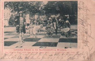 Postkarte. Lebendes Schach in der Sportausstellung München. Schwarzweiße, postalisch gelaufene