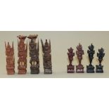 Asien. Indonesien - Bali. Zwei unterschiedliche handgeschnitztes "Ramayana" Schachspiele aus Holz.