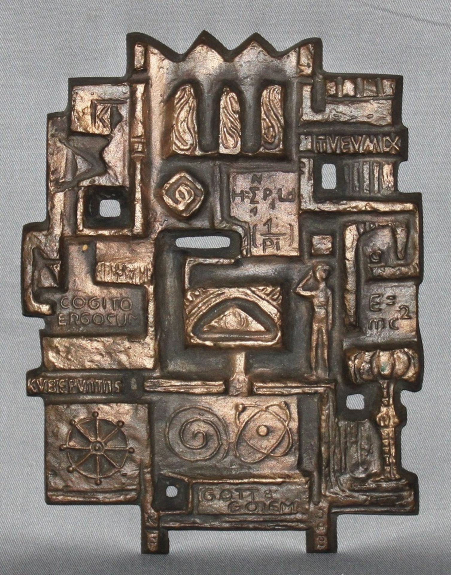 Metall. Eisenkunstguss mit bronzierter Oberfläche. Franke, K. “Gott und Golem“. Reliefplatte mit 7