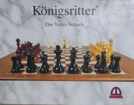 Europa. Deutschland. Königsritter. Das Vierer – Schach. 55 Schachfiguren aus Holz (4 Partien in