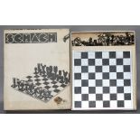 Europa. Deutschland. Schrauben - Schachspiel aus Metall mit Schachbrett. Moderne Figuren im