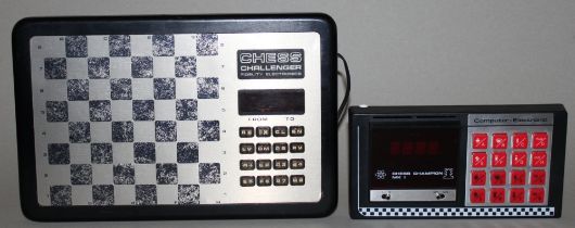 Schachcomputer. Fidelity - Chess Challenger “voice“. Schachcomputer mit Spielfiguren, Netzteil und