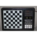 Schachcomputer. SC2. Schach Matt. RFT. Schachcomputer mit Netzstecker und kompletten Figurensatz, in