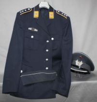 Uniform. Bundeswehr. Luftwaffe – Hauptmann. Kleiner Dienstanzug der Luftwaffe bestehend aus Jacke