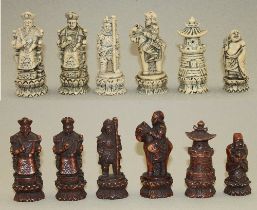 Asien. Japan. Schachspiel aus Kunststoff / Fiberglas mit König und Königin als chinesisches