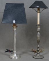 Zwei Stehlampen. Neuzeitlich. Zinn / Metall, mit Lampenschirm, H=77 / 80 cm. (Funktion