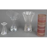 Ein Kerzenleuchter und drei Vasen. Deutsch, u.a. Nachtmann 20. Jh. Meist farbloses Glas, zwei Teile 