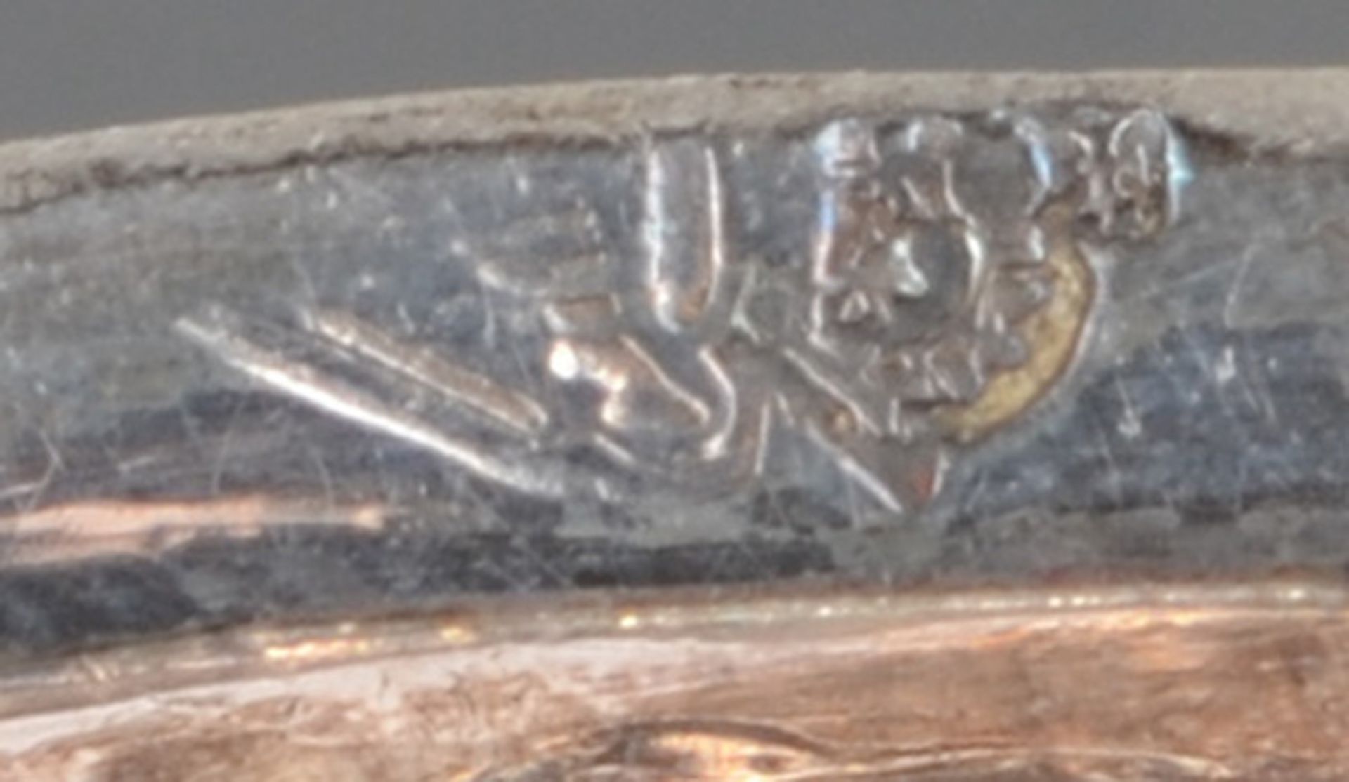 Kelch. Wohl England 18./19. Jh. Silber, ca. 345 g, innen vergoldet, unleserlich gepunzt, umlaufend - Image 2 of 2