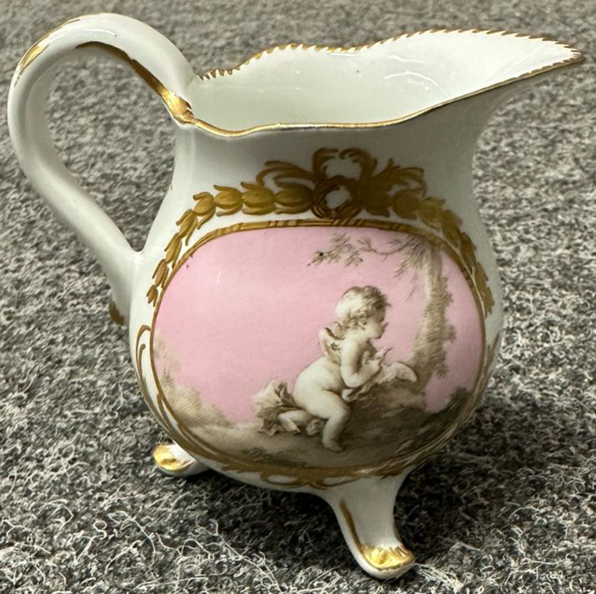 Achttlgs. Reiseservice im Koffer. Meissen 1763-73. Porzellan, auf rosafarbenem Fonds graucamaieu - Image 16 of 34