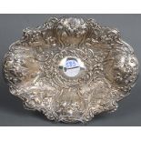 Ovale Schale. London um 1900. Sterlingsilber, ca. 200 g, am Boden gepunzt; reich floral