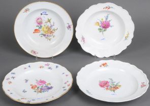 Vier unterschiedliche Teller. Meissen 19. Jh. Porzellan, bunt floral bemalt; verso