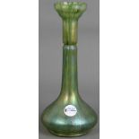 Jugendstil-Vase. Pallme, König & Habel um 1900. Farbloses Glas, grün lüstrierend überfangen, H=33