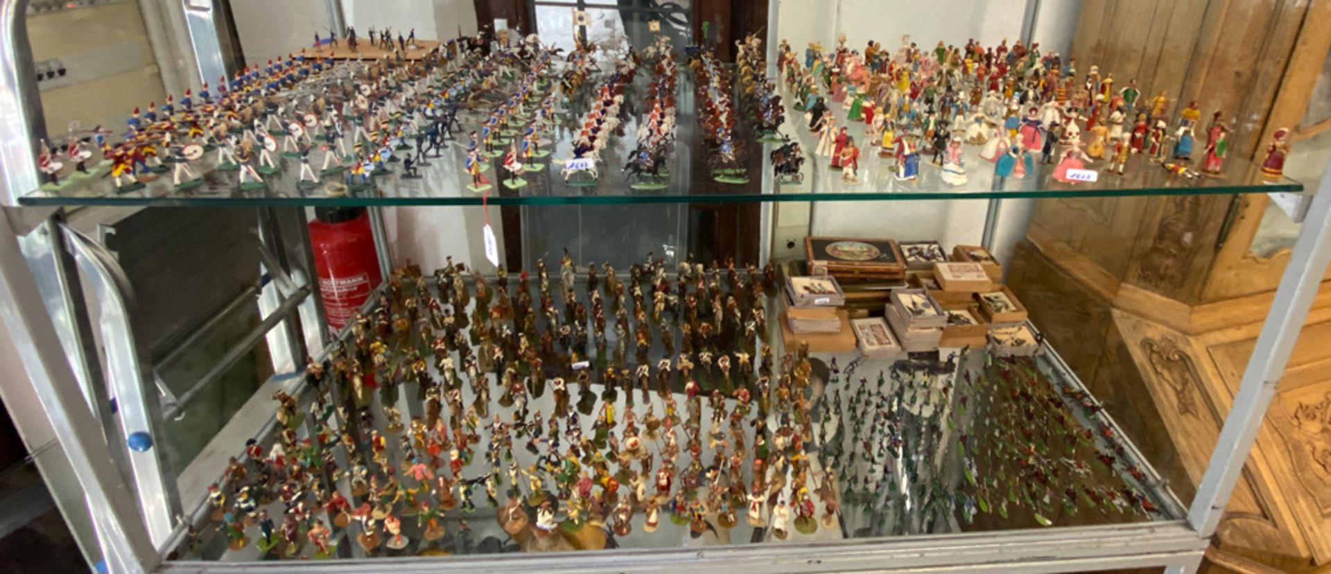 Große Sammlung von ca. 600 Zinnfiguren. Deutsch 19./20. Jh. Bestehend aus: Edeldamen und Edelmänner, - Image 3 of 3
