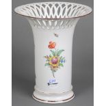 Vase. Nymphenburg 20. Jh. Porzellan, bunt bemalt mit Floraldekor; am Boden gemarkt, H=24,5 cm.