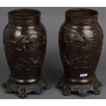 Paar Vasen. Asien. Bronze, mit Reliefdekor, am Mündungsrand sign., H=je 29 cm.