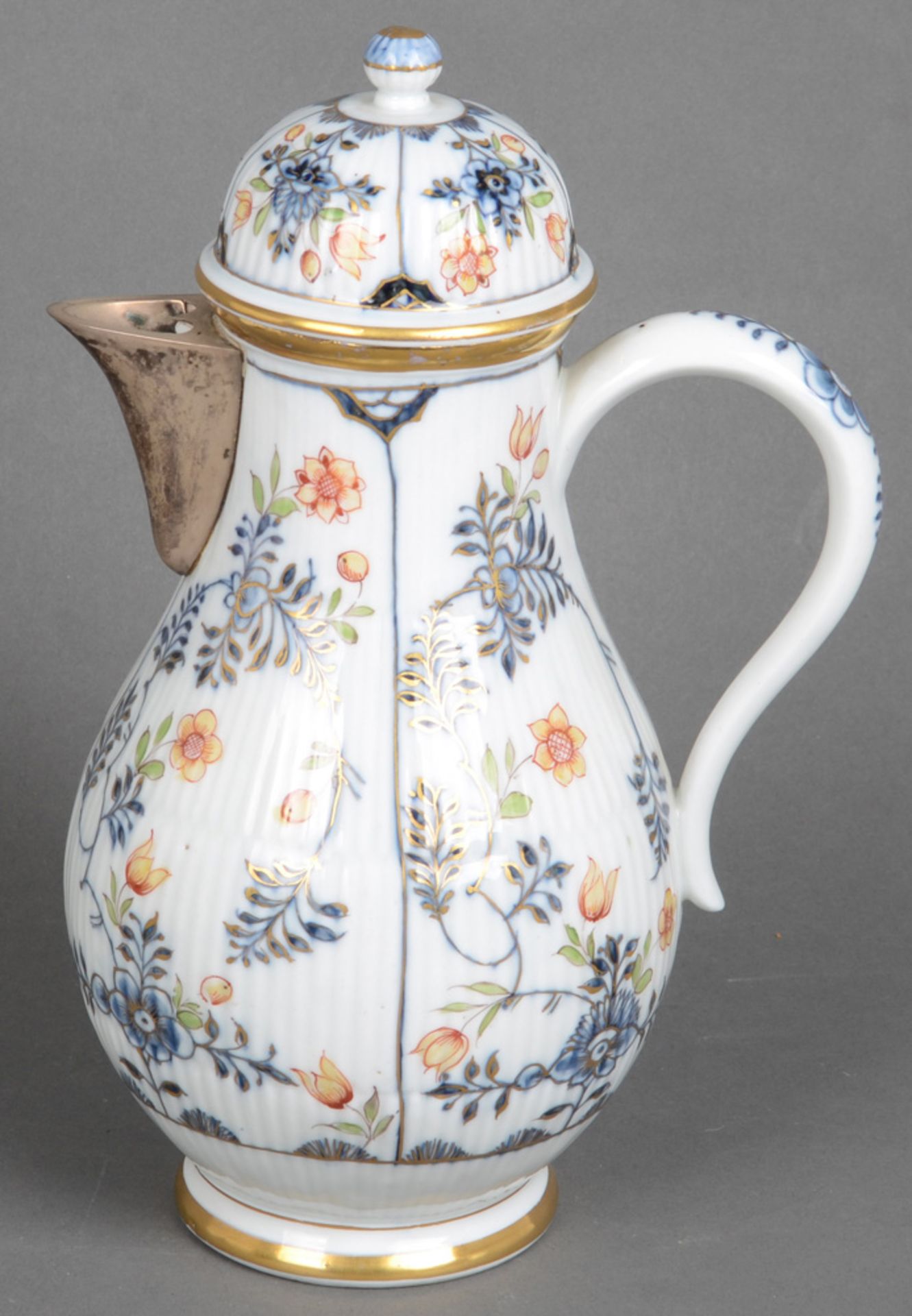 Kanne „Gebrochener Stab“. Meissen-Marcolini 1774-1814. Porzellan, unterglasurblau bemalt mit