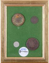Vier Münzen, u.a. Indien, Osmanisches Reich und Russland, gerahmt, 20,5 x 16 cm.