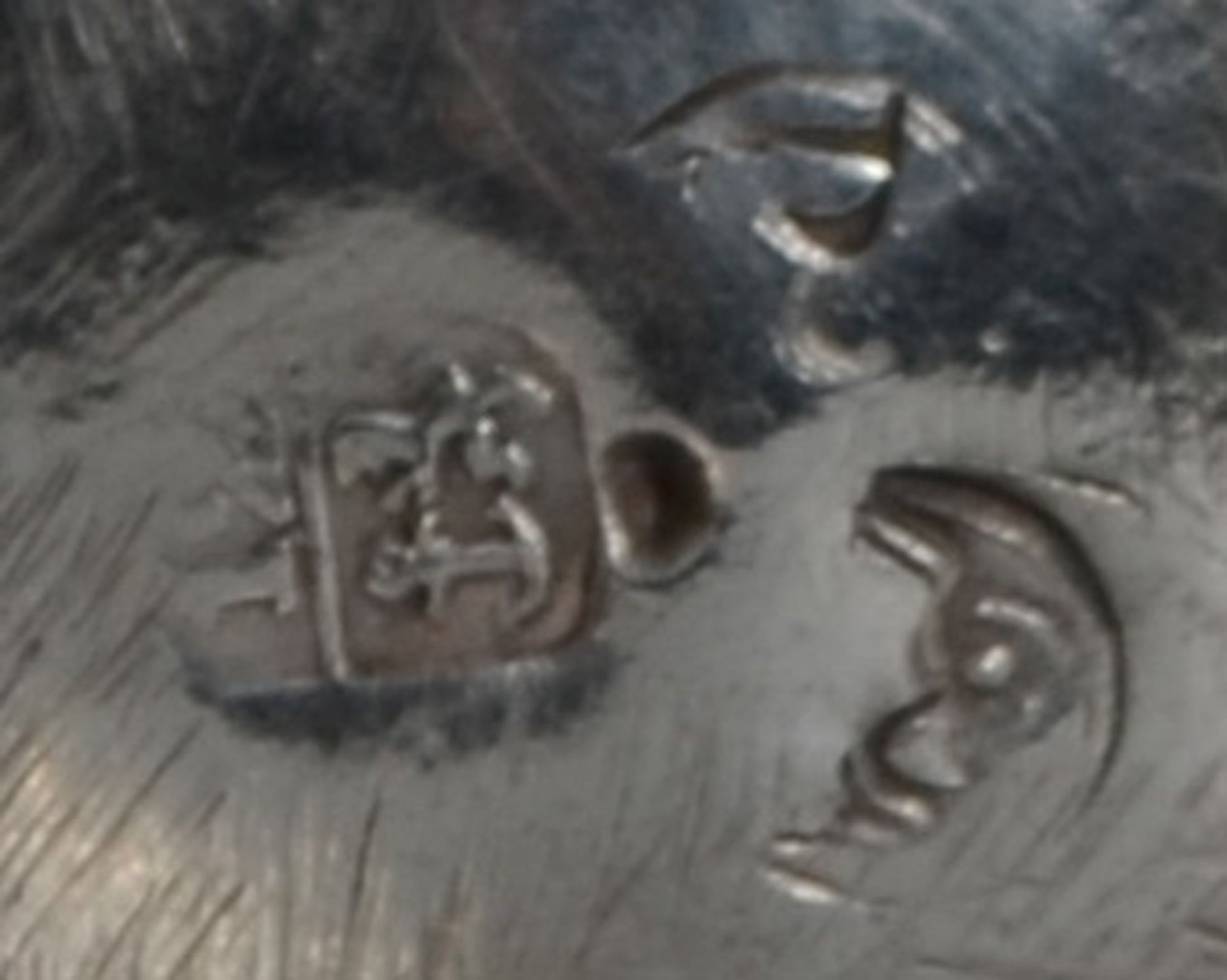 Kanne. Düsseldorf um 1760. Silber, ca. 189 g, godronniert; am Boden mit Stadtpunze und Halbmond, H=1 - Bild 6 aus 6