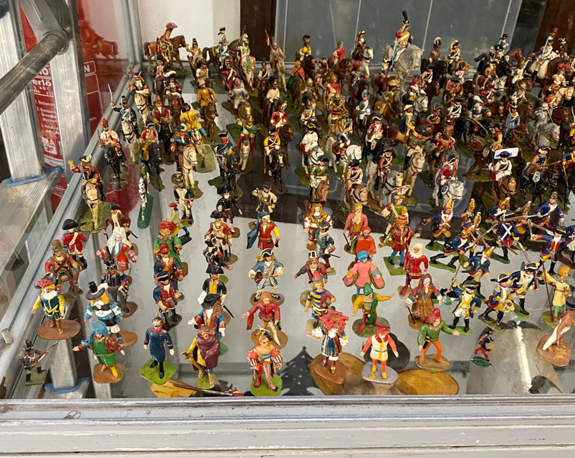 Große Sammlung von ca. 600 Zinnfiguren. Deutsch 19./20. Jh. Bestehend aus: Edeldamen und Edelmänner,