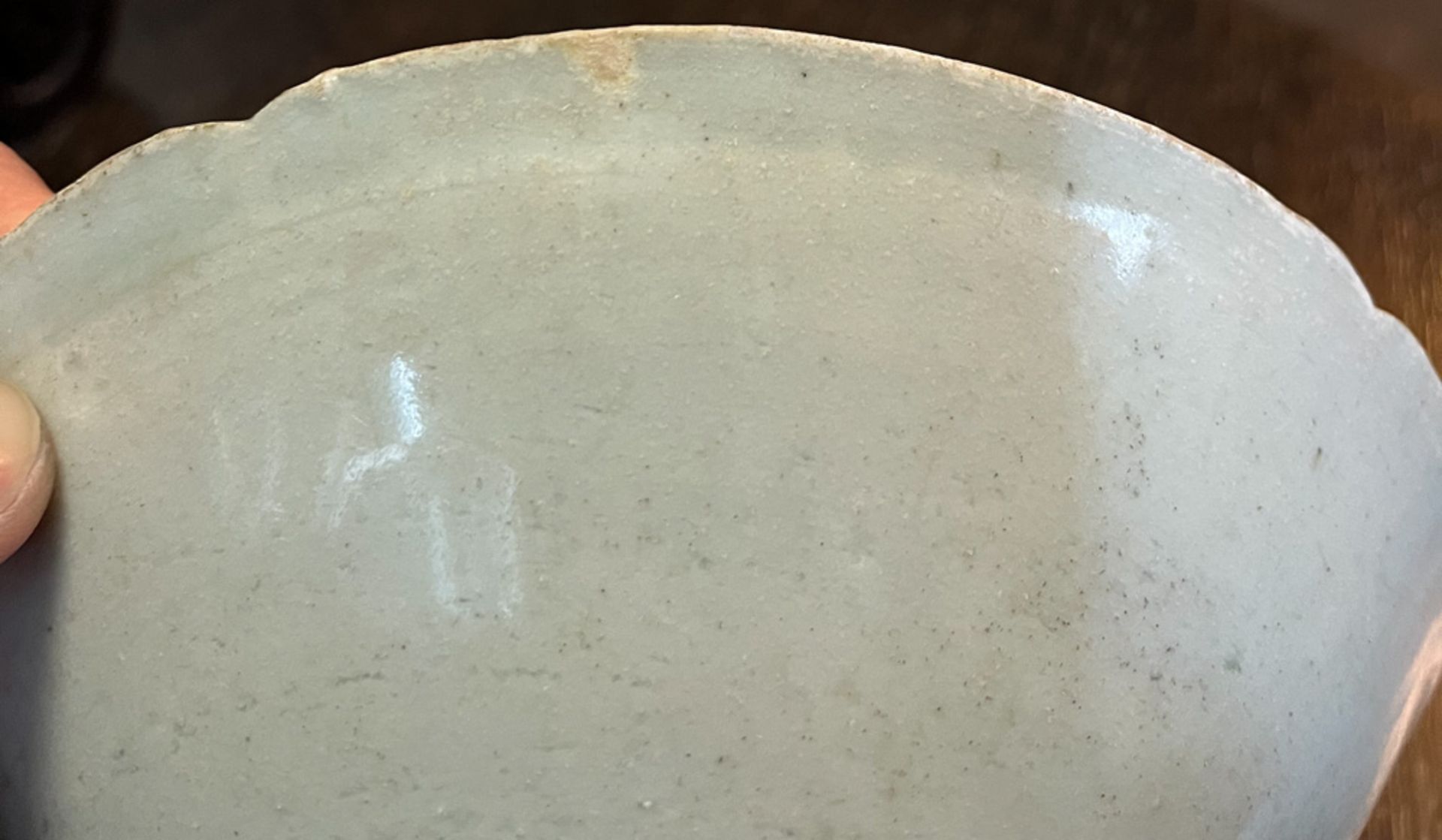 Runde Schale. China. Keramik, reliefiert und glasiert, H=5,5 cm, D=17,3 cm. (best.) - Bild 6 aus 7