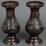 Paar Vasen. Asien. Bronze, mit Reliefdekor; am Boden gemarkt, H=je 24 cm.