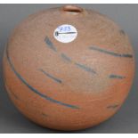 Balusterförmige Vase. Kandern, Horst Kerstan (1941-2005) dat. 1985. Keramik, aufwendig geformt und g