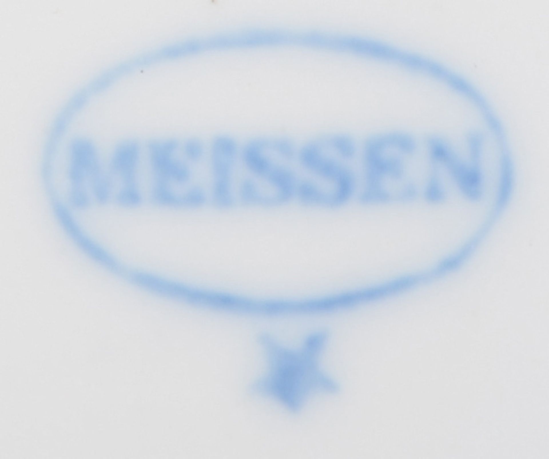 Fünf unterschiedliche Platten „Zwiebelmuster“. Stadt Meissen 19./20. Jh. Porzellan, unterglasurblau  - Bild 2 aus 2