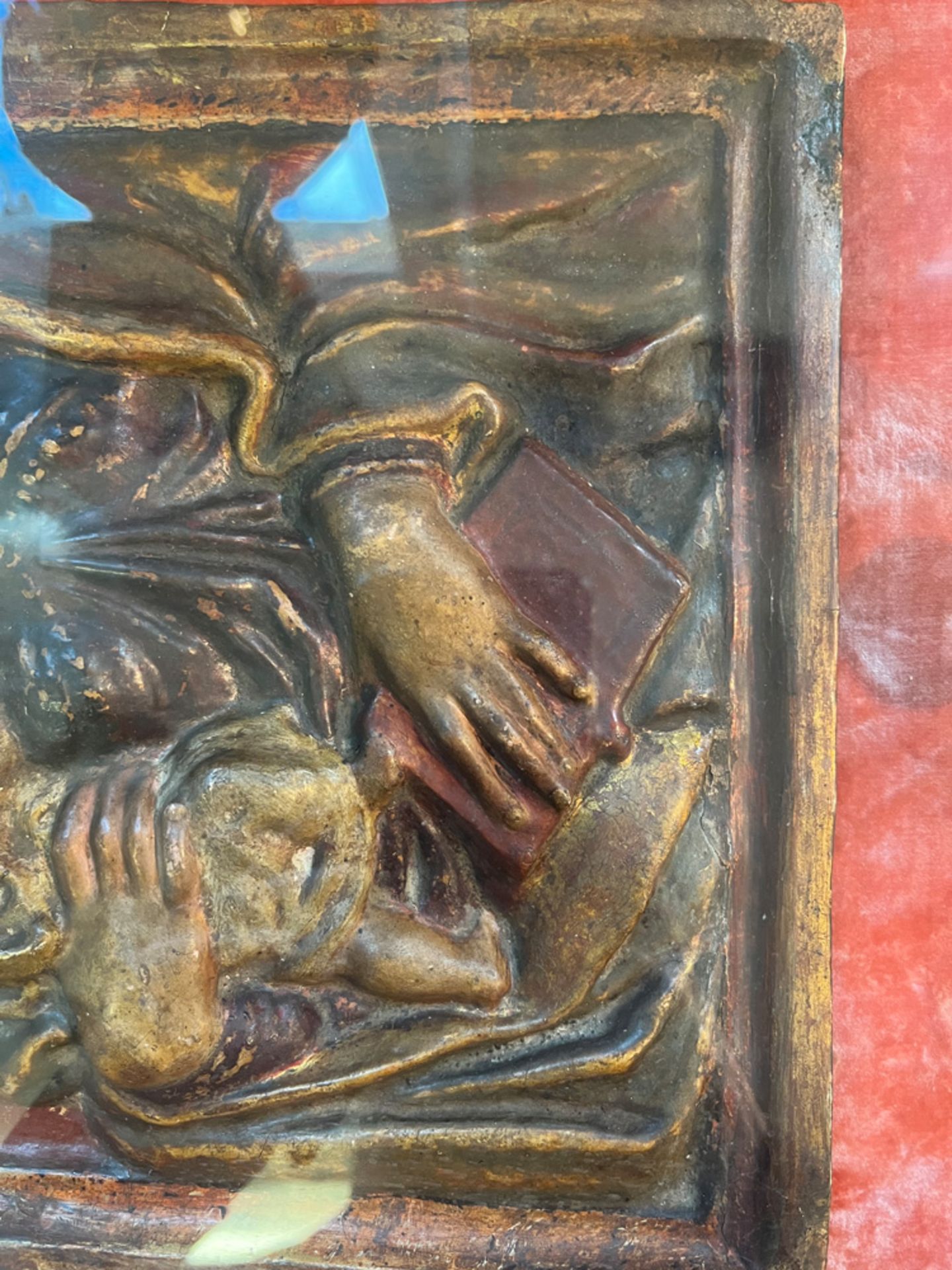 Süddeutscher Meister des 18. Jhs. Halbrelief der Madonna mit Kind. Massivholz, geschnitzt und farbig - Image 5 of 7