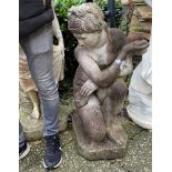 Gartenfigur: Kniende Frau auf Sockel. Wohl Italien 20. Jh. Wohl Alabaster, H=92 cm. **