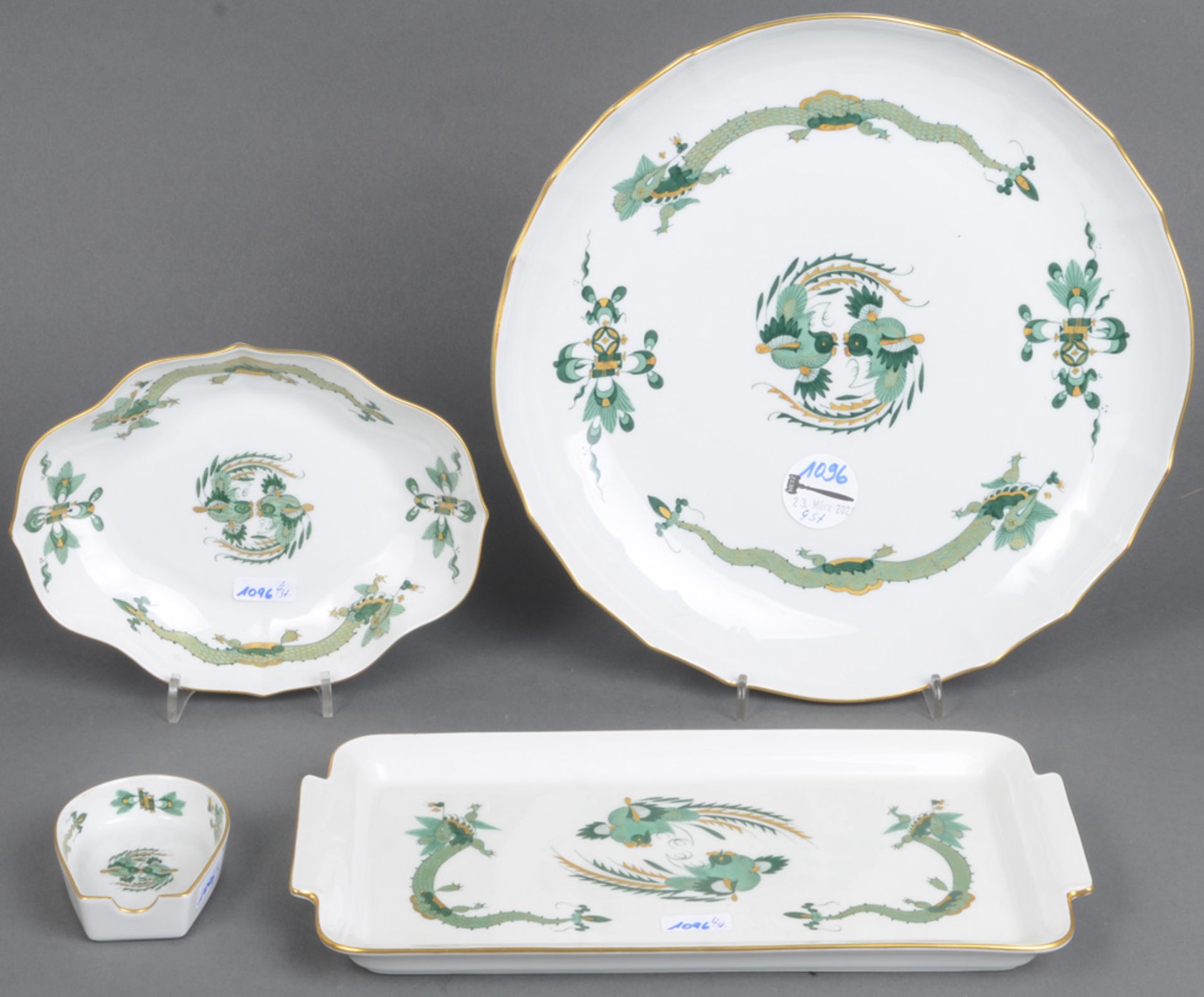 Viertlgs. Konvolut „Grüner Drachendekor“. Meissen 20. Jh. Porzellan, bemalt und gold