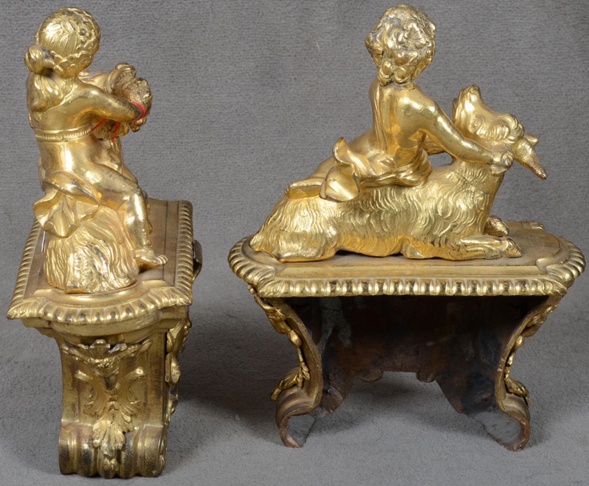 Paar Putten auf Ziegenbock. Paris 18. Jh. Bronze, feuervergoldet. Je auf ovalem, erhöhtem Sockel mit - Image 2 of 2
