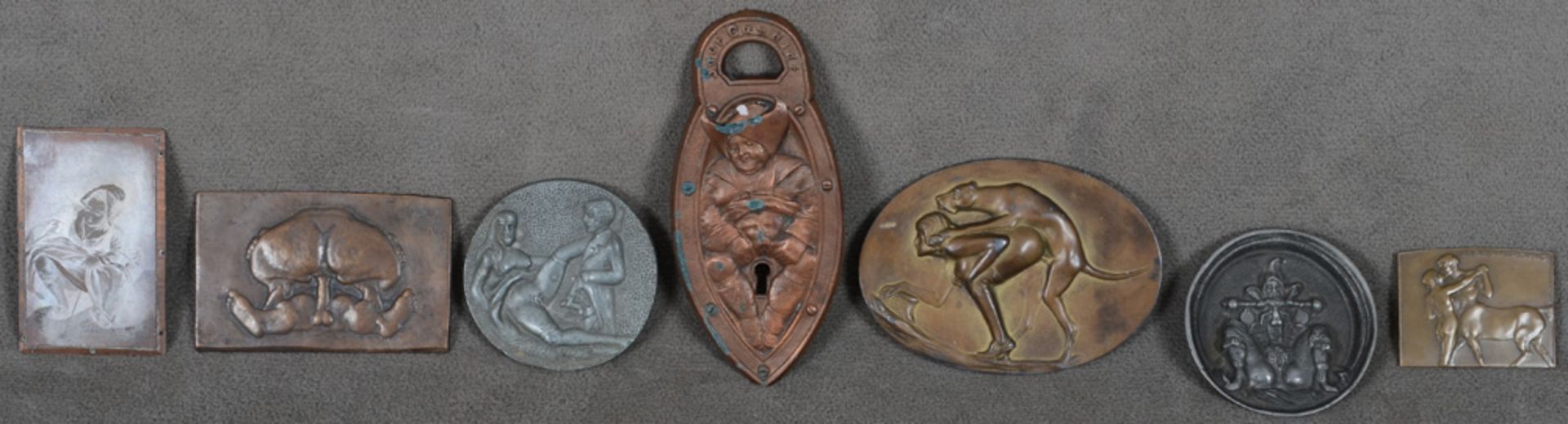 Sieben Erotika. Deutsch / Frankreich 20. Jh. Bronze- bzw. Spritzguss-Plaketten, H=5 bis 13,5 cm.