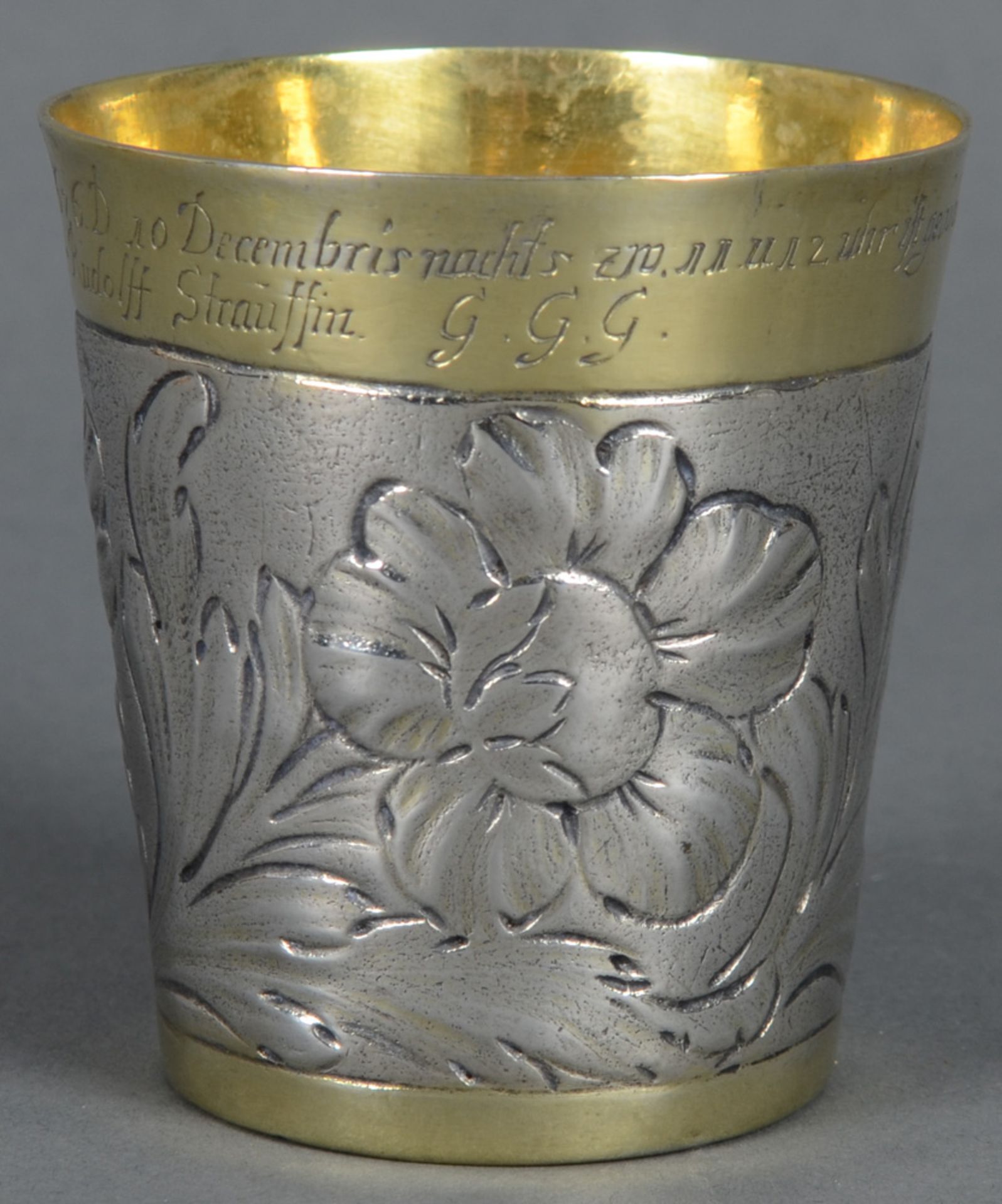 Kleiner Taufbecher. Ulm, Meister Caspar Mayer (Meister seit 1700). Silber, ca. 64 g, walzenförmig si - Bild 2 aus 5