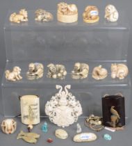 19-tlgs. Konvolut Asiatika, bestehend aus: Inros, Netsuke, Siegel und Wappen u.a. aus Jade, Horn,