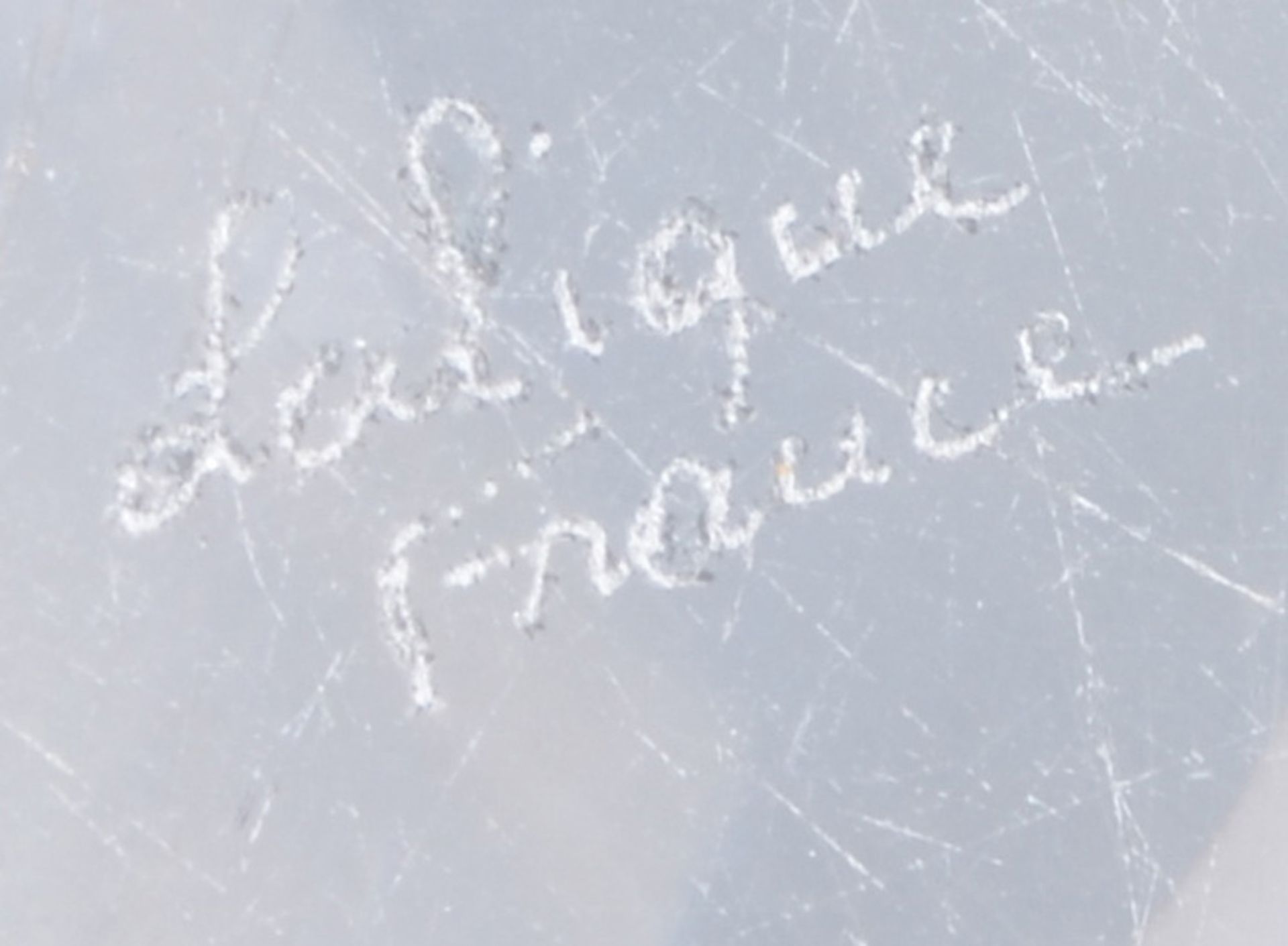 Runde Fußschale. René Lalique. Farbloses Glas, teilw. opak, am Boden mit Ätzsignatur, H=11,5 cm, D= - Image 2 of 2