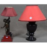 Zwei Tischlampen. Deutsch 20. Jh. Massivholz / Weißbronze, mit Stoffschirmen, H=48 cm, D=24 cm / H=