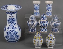 Drei Paar Vasen und zwei weitere. Delft 18. bis 20 Jh. Fayence, unterglasurblau bemalt bzw. farbig