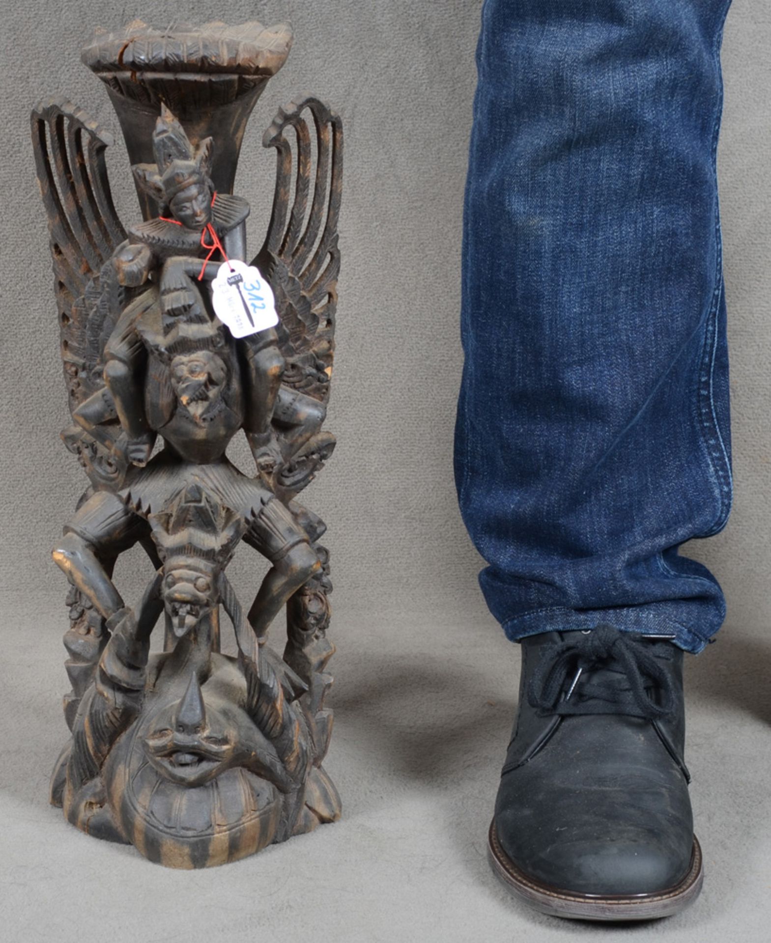 Vishnu auf Garuda. Asien. Massivholz, geschnitzt, H=42 cm. (Spannungsriss, best.)